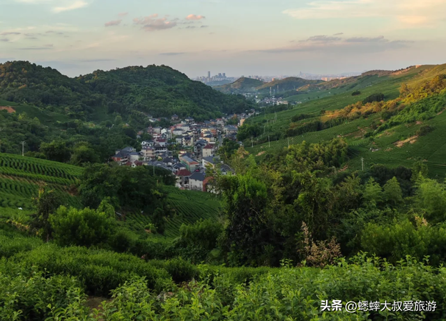 快来杭州新晋“日出名山”吧，美如画卷不说，还能自驾到山顶！