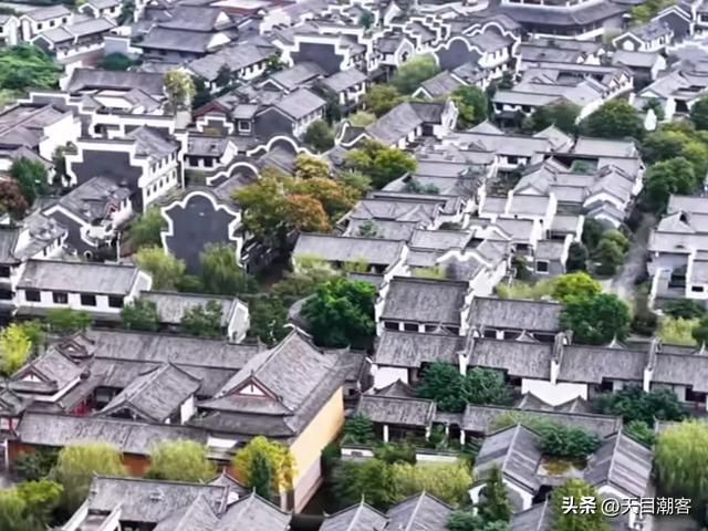 耗资50亿打造“世外桃源”古镇，如今已成为一座被遗弃的文化空城