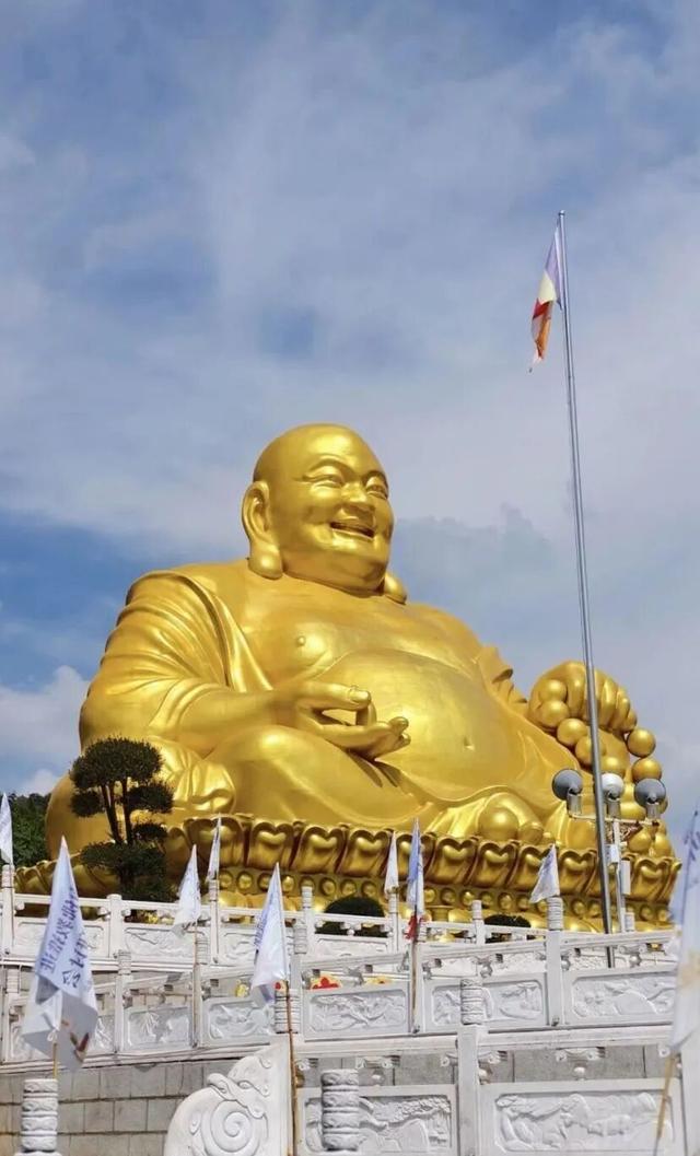 不输昆明！高铁可达20℃暖冬小城，泡温泉晒太阳水果随吃！人少物价低，6元就嗦粉！