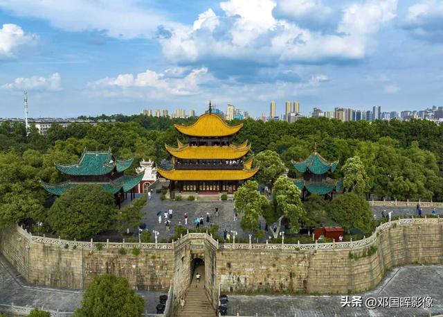 洞庭湖畔岳阳楼