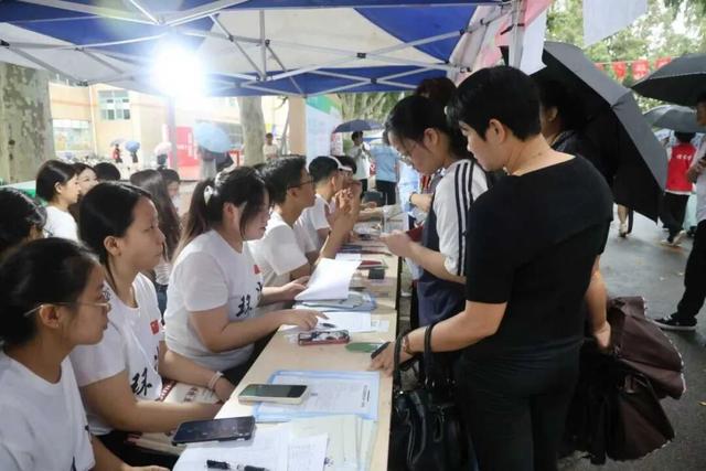 山海连城，暖心迎新！金普打卡点浪漫出圈
