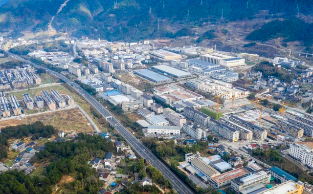 浙江面积最大的县级市，相当于3个香港，比6个北京朝阳区还要大