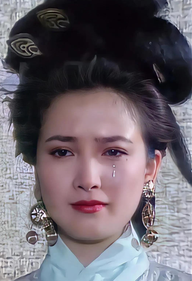 何晴葬礼举行！儿子手捧骨灰，遗像曝光惹泪目，廖京生现身送别