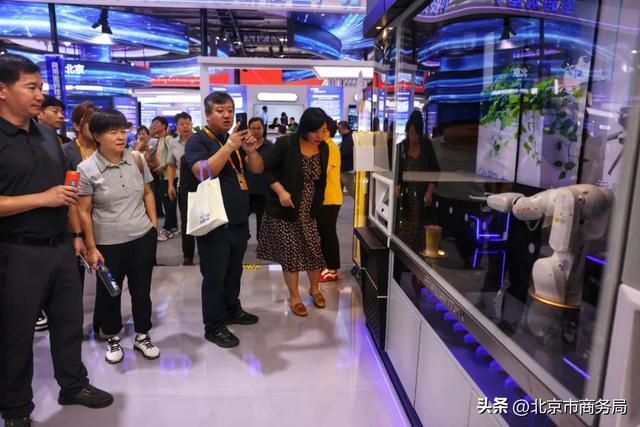 集章打卡、AI行程、夜游高炉……服贸会逛吃全攻略，出发！