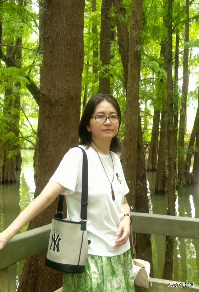 旅行笔记，看人来人往，观树木成行，仿佛走进了电影里的梦幻世界