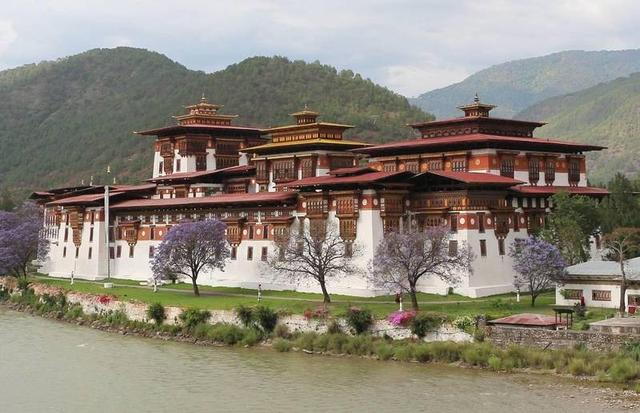 全球最富有王室的豪华住宅大揭秘