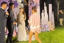 杀疯了！李小璐堂妹大婚，甜馨送戒指，娘俩穿搭遭到网友吐槽图片