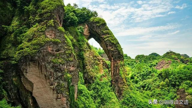 亿万年雕琢的红色奇观,中国八大世界遗产丹霞地貌,应该怎么游?