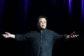 罗永浩质疑手机厂商不做“物理闭麦”，被app偷听和推送广告，华为方面回应图片