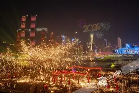 光影新重庆 照亮新征程 2024重庆“两江四岸”夜景灯饰联动展演多媒体灯光秀精彩上演图片