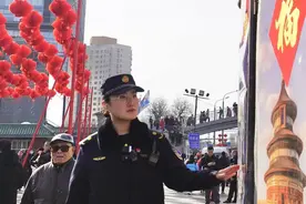庙会上的“00后”“城管蓝”图片