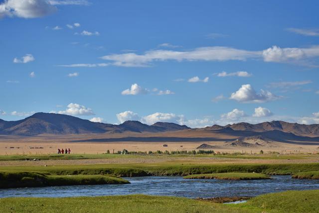 兰州开往银川的列车