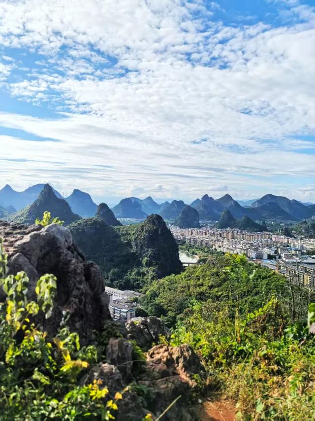 桂林：登峰尽赏满城秋！