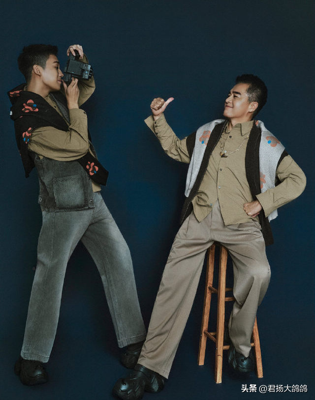 原来他是许亚军长子，神似前妻何晴，如今名校毕业已成父亲的骄傲