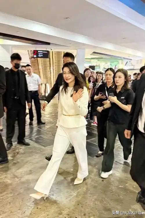 霍震霆没想到，44岁儿媳郭晶晶再次官宣喜讯	，让整个阔太圈沉默了