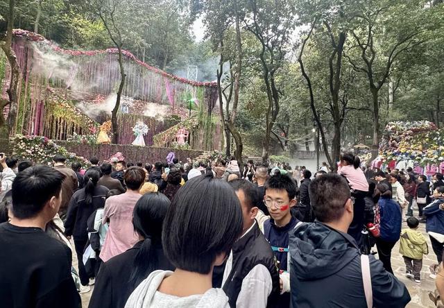 双节临汾文旅 “火出圈”：壶口瀑布、大槐树等景区客流爆棚