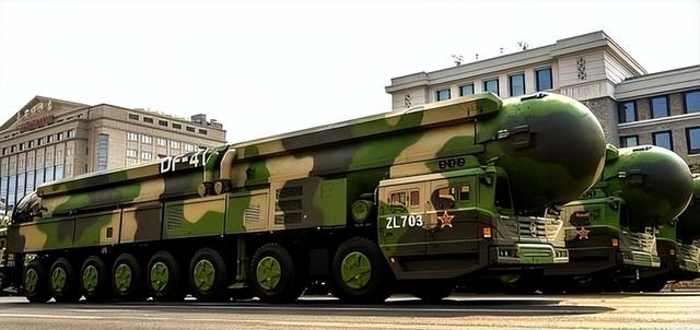 中美一旦开战	，美军将全面轰炸中国？基辛格曾称：中美正走向悬崖