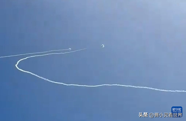 胡塞武装打击以色列嚣张气焰，高超音速弹道导弹反击，百万人避难