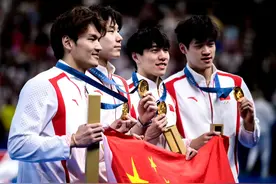 潘展乐太牛了！45秒92再超世界纪录，美国游泳队员彻底被他征服图片