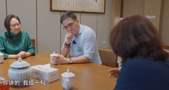董明珠回应绯闻，王自如被众人嘲讽，网友挖出他办公室藏避孕套