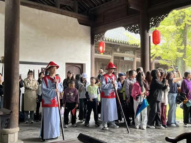 国庆首日“开门红”！昭化古城开启“人海”模式