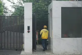 外卖骑手被拦住之后图片