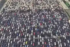 朋友听我一句劝，应对高速堵车把这些都带好图片