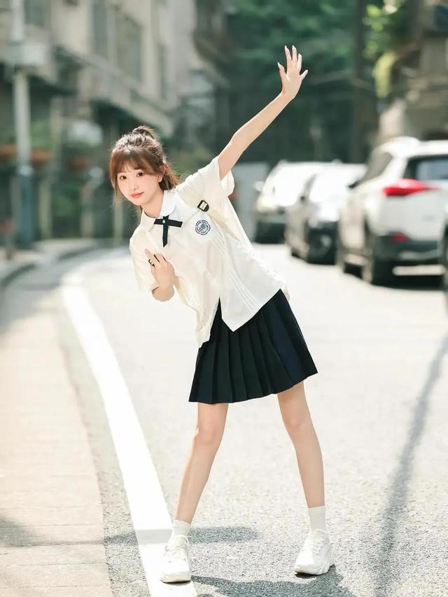 甘肃兰州一校花，楚楚动人	，倾国倾城，这气质堪称校园天花板