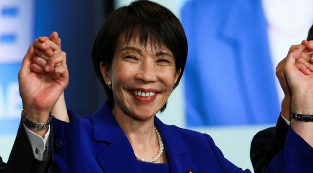 被捏中死穴，日本国内大乱，高市彻底慌了神，紧急讨饶也没用