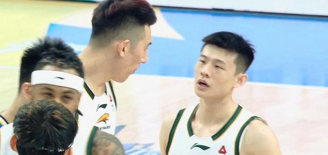 罚球31-17！杨鸣冲动技犯送5罚，让辽宁断送全局，成全北京3连胜