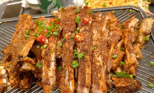 山东游客到青海遇牧民办酒席，随礼300吃席，结果吃完被拦不让走