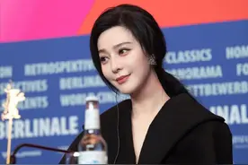 43岁范冰冰现身柏林电影节，德国总理亲自接待，露肩旗袍好抢镜！图片