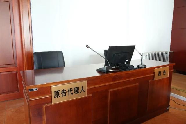 夫妻长期分居，男子与保姆同居17年，将价值4000万房产赠给保姆