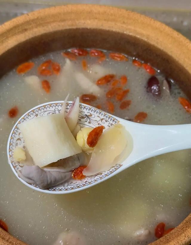 吃一斤它等于吃10只鸡	，一降血脂、二降血糖	、三降胆固醇，别不懂