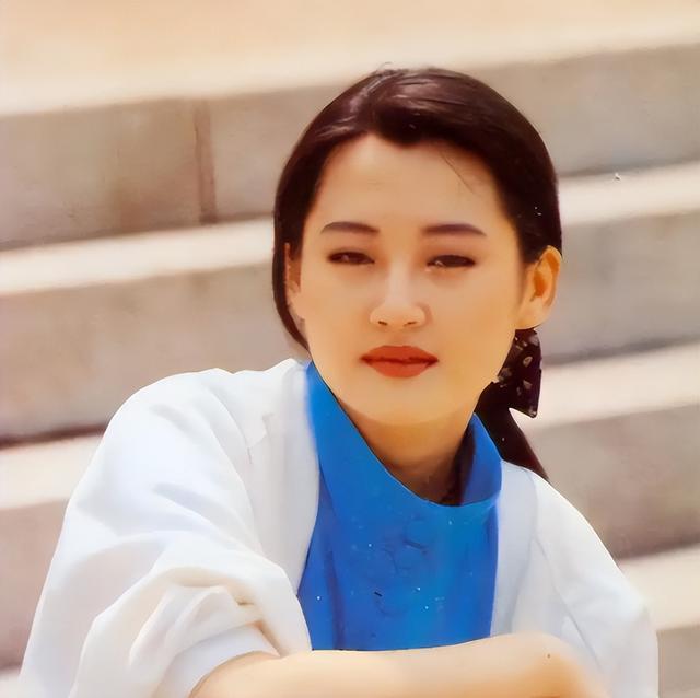 风流成性、老少通吃，被称女人中极品的她，为何56岁依旧单身？