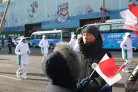 零下25°C的激情！亚冬火炬点燃冰城，万名观众见证冰城公安“满格”护航图片