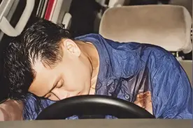 他是陈浩南的原型，为梅艳芳出头被枪杀，弟弟隐忍为其十年复仇图片