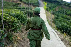 他是我接的兵，6年后送他复员：我转业到地方，他帮我安排工作图片