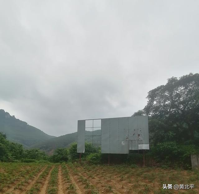 广西南宁市近郊有一座废弃的景区，当初游客日进千人当今寥寥无几