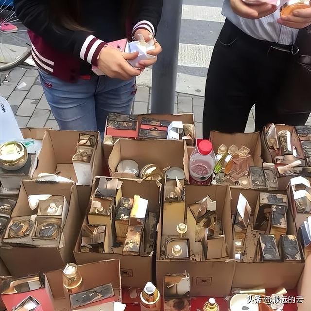 几乎全是假货！利润高达2400%，为何消费者还前赴后继争相购买？