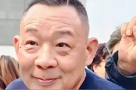 胖东来创始人于东来，曾捐款为国家建造航母，央视为其拍纪录片图片