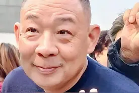 胖东来创始人于东来，曾捐款为国家建造航母，央视为其拍纪录片图片