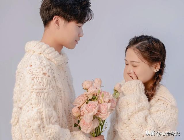 从校服到婚纱，他们的爱情是时光最美的馈赠