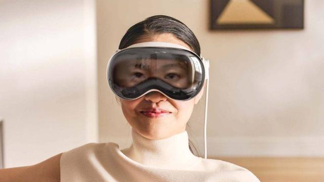 苹果AR眼镜藏大招：靠iPhone算力跑visionOS，无绳方案在路上