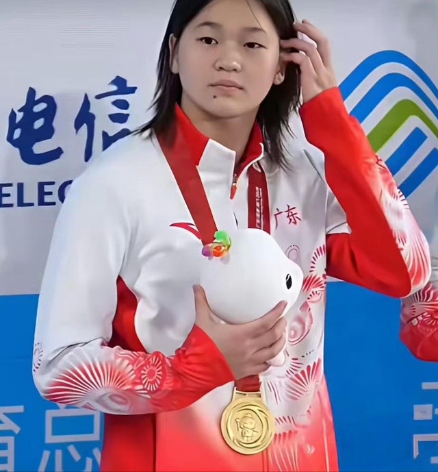 全红婵爸妈也没想到，别墅刚封顶，一家人就走上了大衣哥的老路