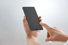 手机的监听开关要尽快关闭，不然你看过什么，手机就向你推荐什么图片