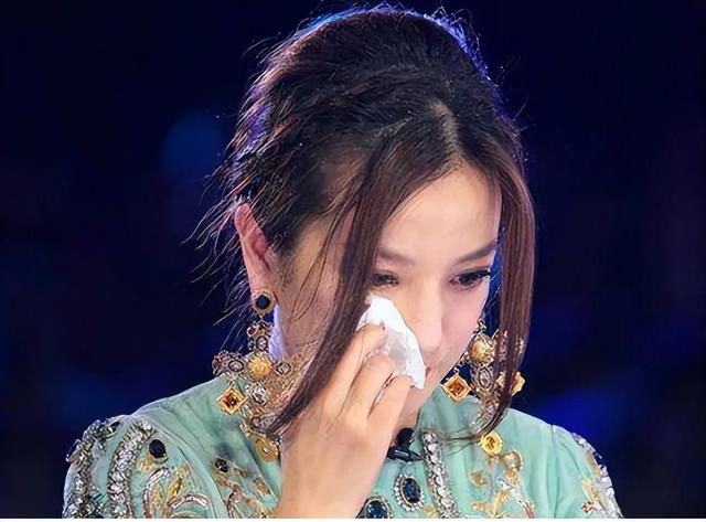 封杀4年，赵薇做梦也没想到，如今56岁哥哥竟成了自己的“救赎	”