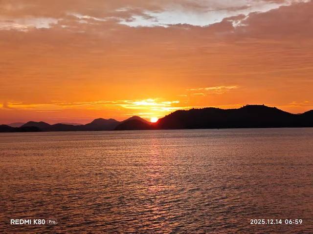 到沙头角看海上日出