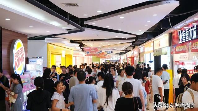 月满丽都人潮沸！万家丽中秋 “圈粉” 全球游客！