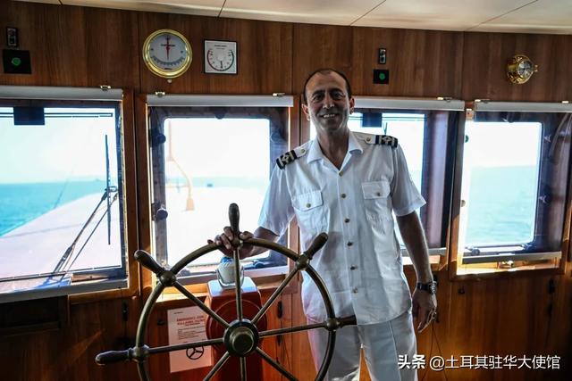 伊斯坦布尔的挚爱渡轮：连接两大洲的标志性航船